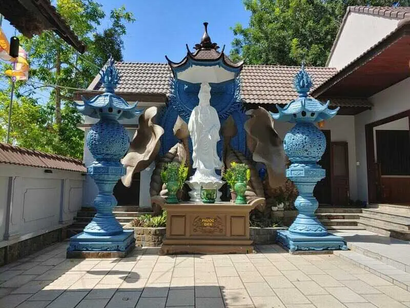 Ch&ugrave;a Phật Đ&agrave; (ch&ugrave;a L&ograve; Gạch) H&agrave; Ti&ecirc;n, điểm đến t&acirc;m linh ấn tượng 4