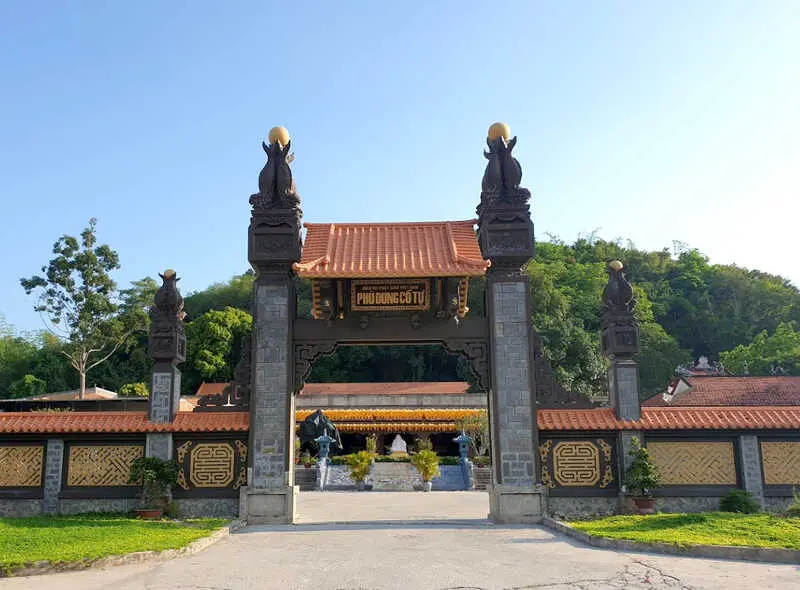 Ch&ugrave;a Ph&ugrave; Dung (ch&ugrave;a Ph&ugrave; Cừ) H&agrave; Ti&ecirc;n, c&ocirc;ng tr&igrave;nh cổ k&iacute;nh đẹp mắt 2
