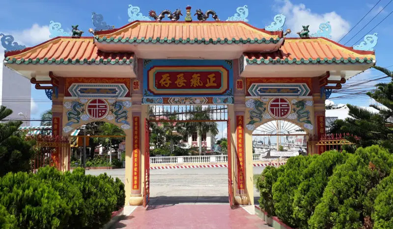 Du lịch Rạch Gi&aacute; v&agrave; tham quan c&aacute;c ng&ocirc;i ch&ugrave;a cổ k&iacute;nh 4