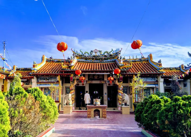 Du lịch Rạch Gi&aacute; v&agrave; tham quan c&aacute;c ng&ocirc;i ch&ugrave;a cổ k&iacute;nh 7