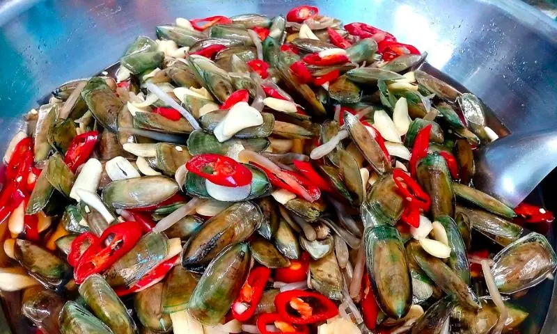 Vi vu kh&aacute;m ph&aacute; chợ đ&ecirc;m H&agrave; Ti&ecirc;n với quy m&ocirc; 500 gian h&agrave;ng đặc sắc 7