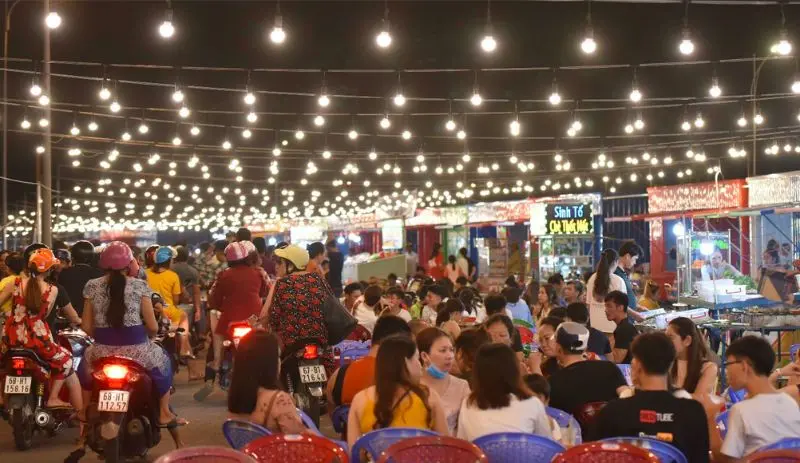 Vi vu kh&aacute;m ph&aacute; chợ đ&ecirc;m H&agrave; Ti&ecirc;n với quy m&ocirc; 500 gian h&agrave;ng đặc sắc 6