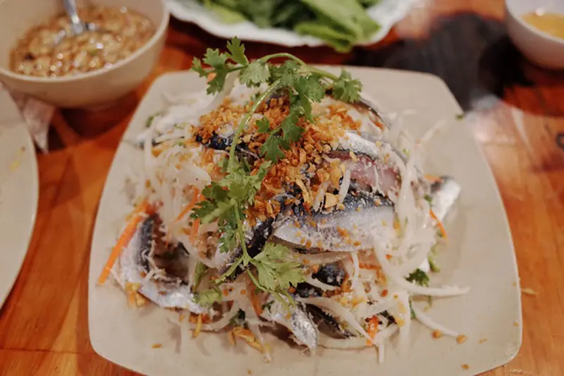 Gỏi c&aacute; tr&iacute;ch v&agrave; hương vị d&acirc;n d&atilde; đậm chất miền biển Ki&ecirc;n Giang 6