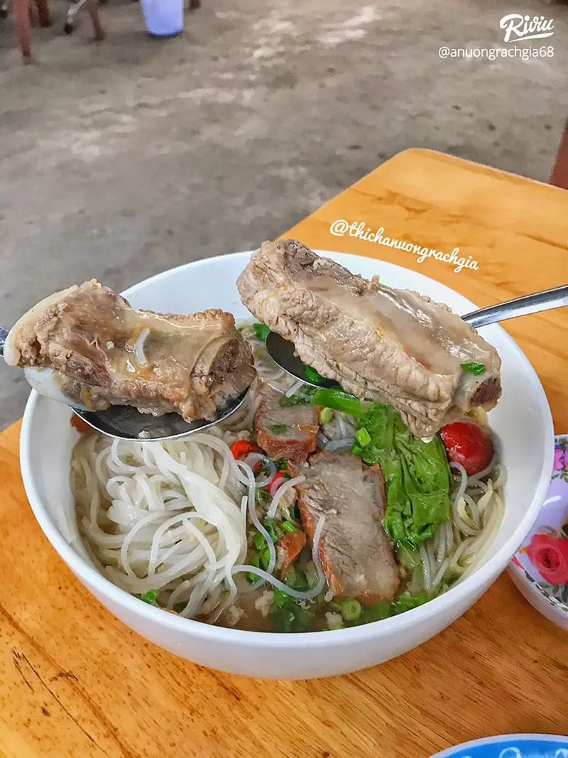 Hủ tiếu sườn hầm thảo mộc, qu&aacute;n ngon b&igrave;nh d&acirc;n tại Ki&ecirc;n Giang 5