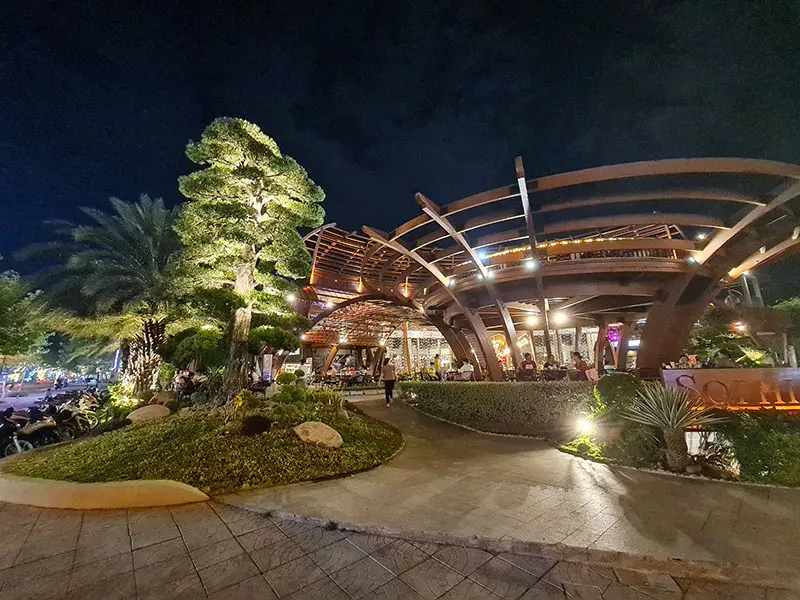 Kh&aacute;m ph&aacute; Sophia Cafe v&agrave; kh&ocirc;ng gian sang trọng, cổ điển 3