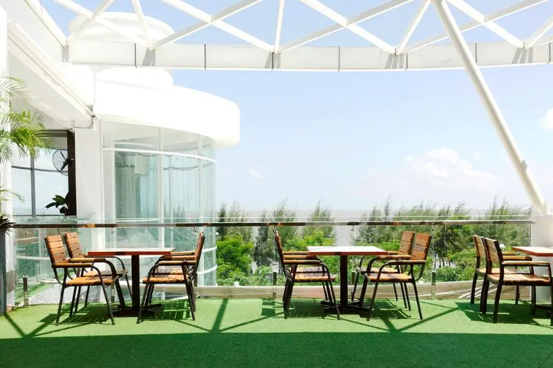 Seaview Coffee với kh&ocirc;ng gian thưởng thức đồ uống hiện đại 4