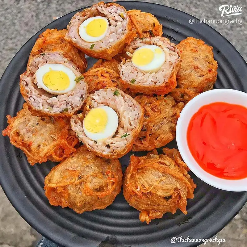 Thử Khoai m&ocirc;n bọc trứng chi&ecirc;n (cầu tạm V&agrave;m Trư) vừa ngon vừa lạ 4