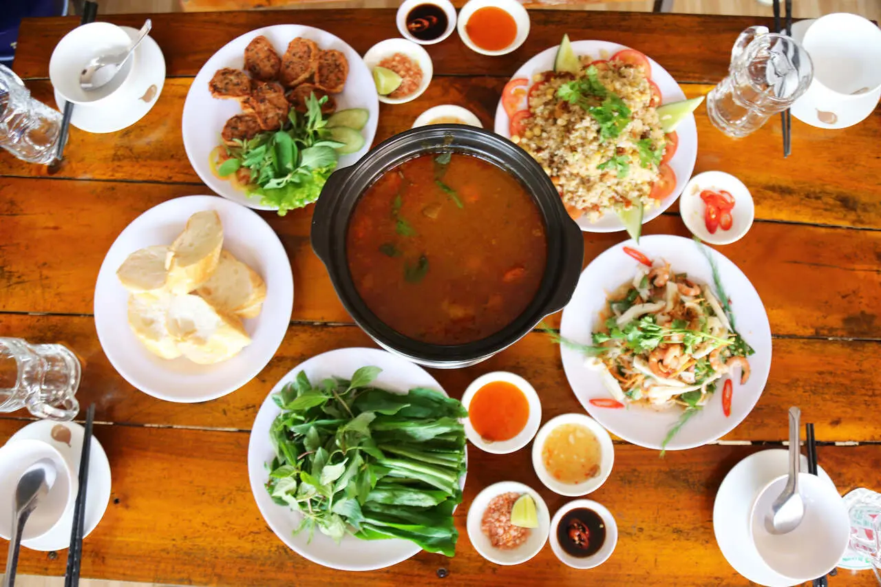 Review Quán ốc Biển Xanh, địa điểm ẩm thực được lòng mọi thực khách