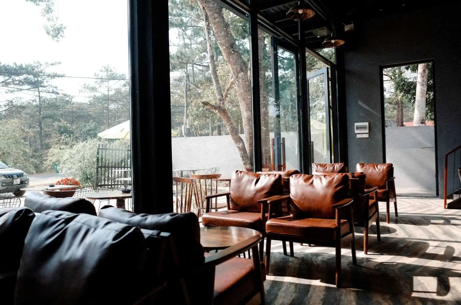 Bạch Dương Coffee Bistro ẩn hiện h&ograve;a m&igrave;nh chốn n&uacute;i rừng Kon Tum 5