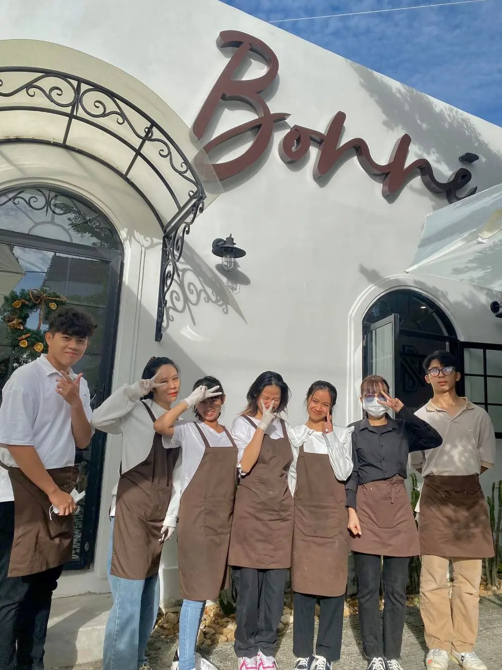 Bonn&eacute; Cafe, chốn dừng ch&acirc;n của những cơn m&ugrave;a h&egrave; dai dẳng 2