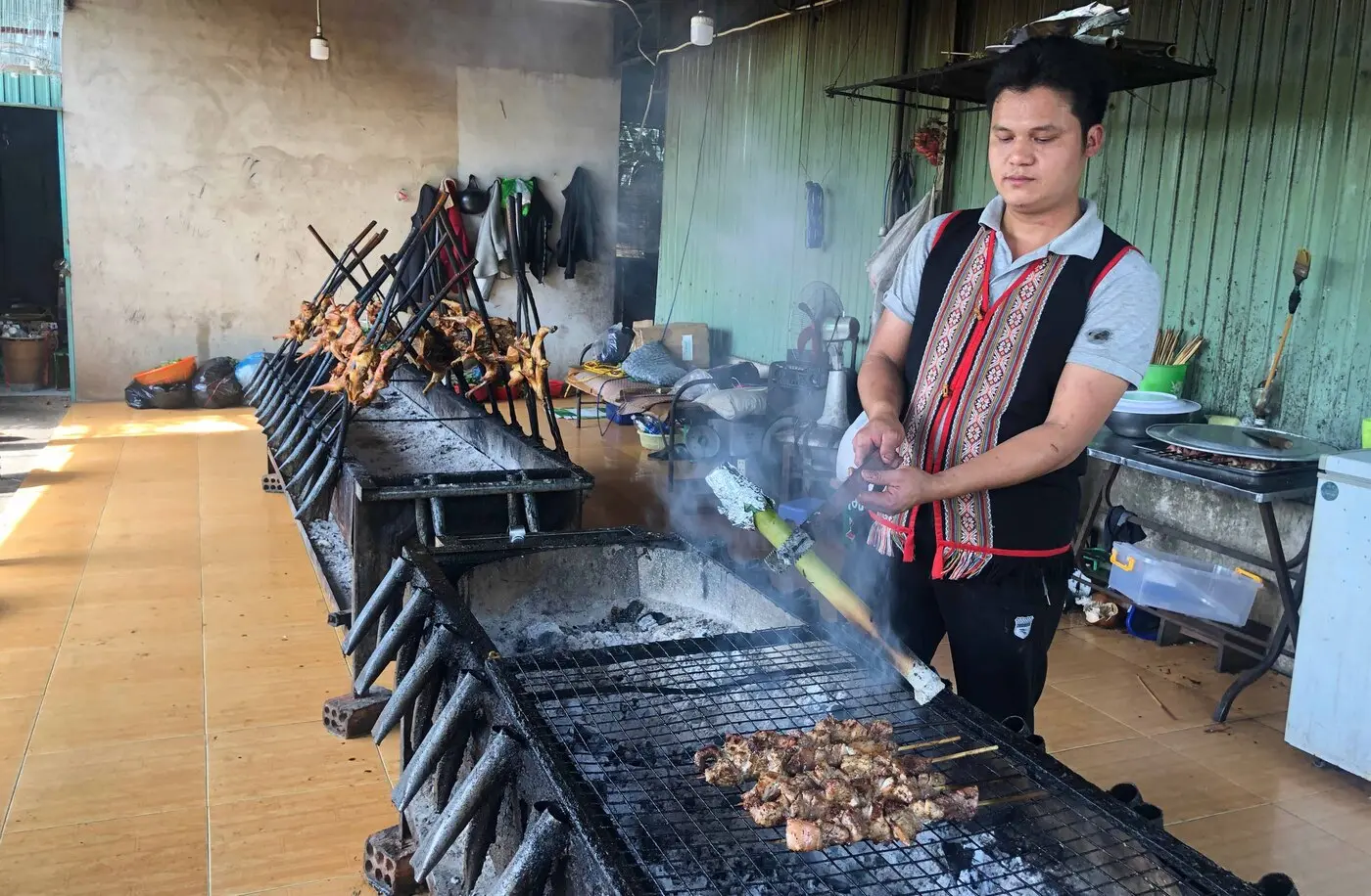 C&aacute;c m&oacute;n nướng trong lồ &ocirc;, điểm th&uacute; vị trong ẩm thực Kon Tum 3