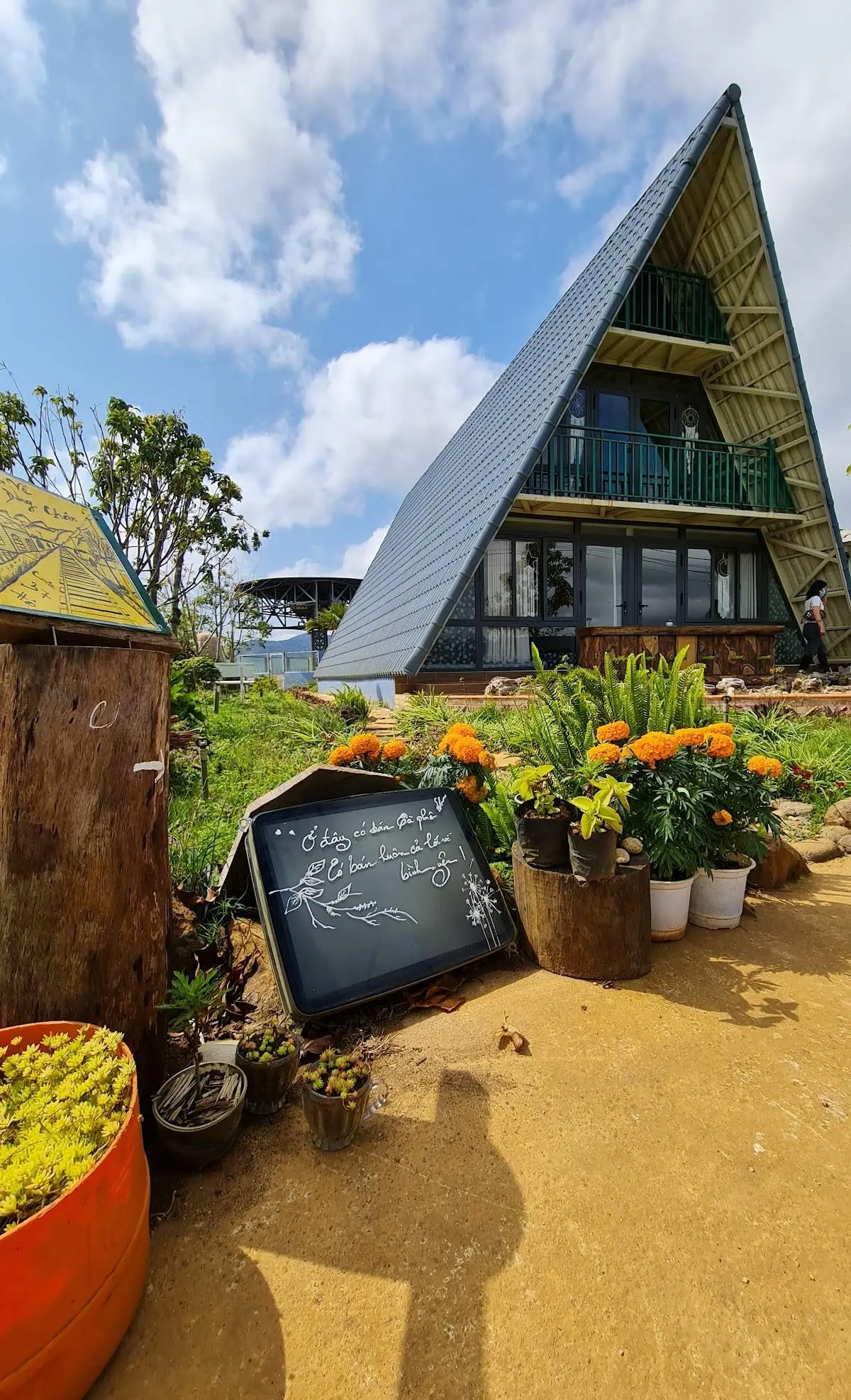 Cafe 37 hộ Măng Đen đốn tim người gh&eacute; với kh&ocirc;ng gian đơn sơ, y&ecirc;n b&igrave;nh 6