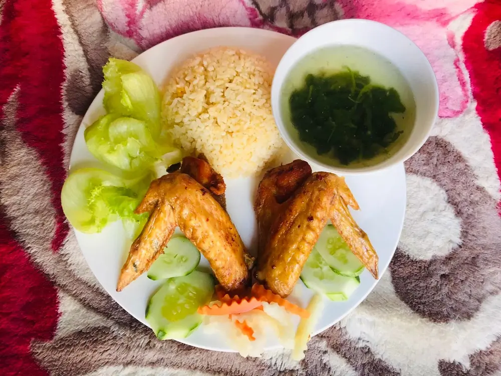 Dừng ch&acirc;n qu&aacute;n Cơm g&agrave; 501 Ure Kon Tum ngon nức tiếng 5