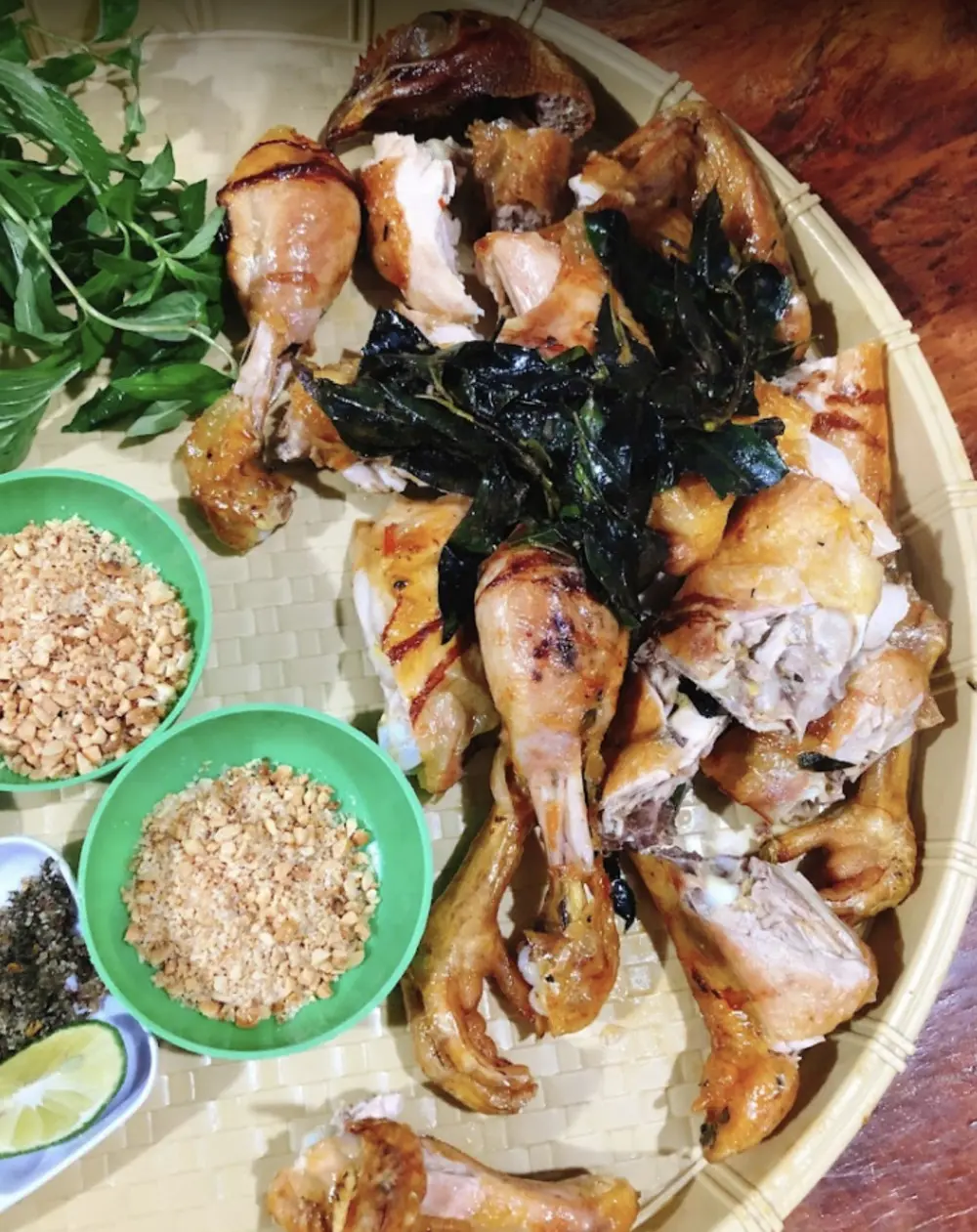 G&agrave; nướng cơm lam C&ocirc; Sinh, qu&aacute;n ăn Măng Đen bậc nhất 3
