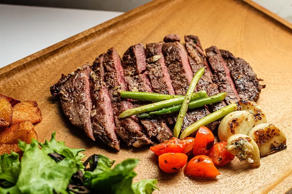 G&aacute;c Măng R&ecirc; Caf&eacute;, Restaurant mang &acirc;m hưởng ch&acirc;u &Acirc;u cổ điển v&agrave; thời thượng 7