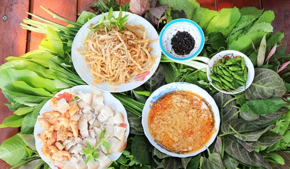 Gỏi l&aacute; Sức Sống Mới, qu&aacute;n ăn hấp dẫn tại Kon Tum 2