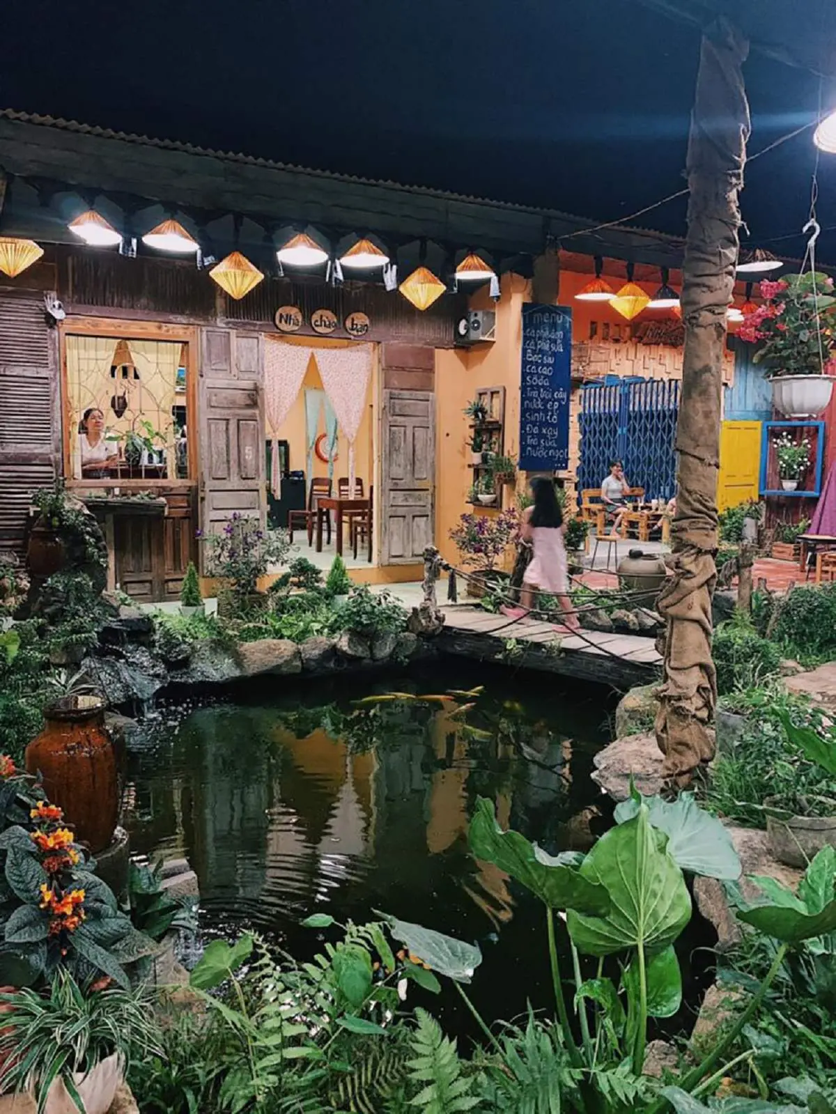 Nh&agrave; Coffee ở Kon Tum, si&ecirc;u đẹp si&ecirc;u dễ thương 4
