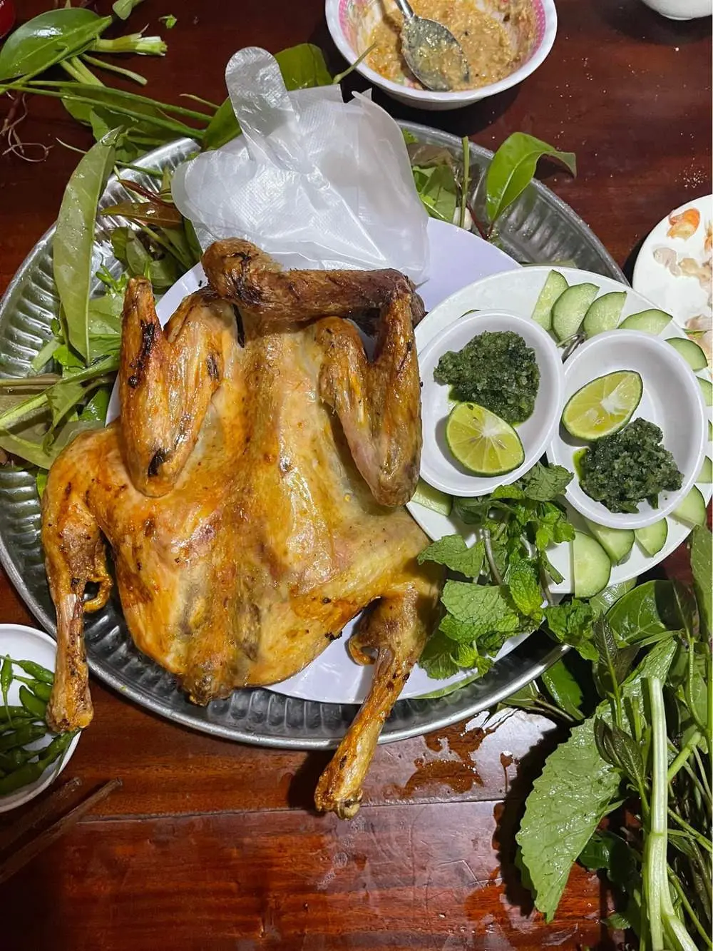 Qu&aacute;n &Uacute;t Cưng, gỏi l&aacute; độc đ&aacute;o Kon Tum 5