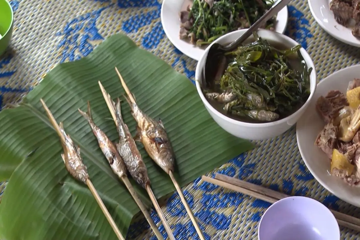 Thưởng thức C&aacute; Ni&ecirc;ng đặc sản của người d&acirc;n huyện Đăk Glei, Kon Tum 6