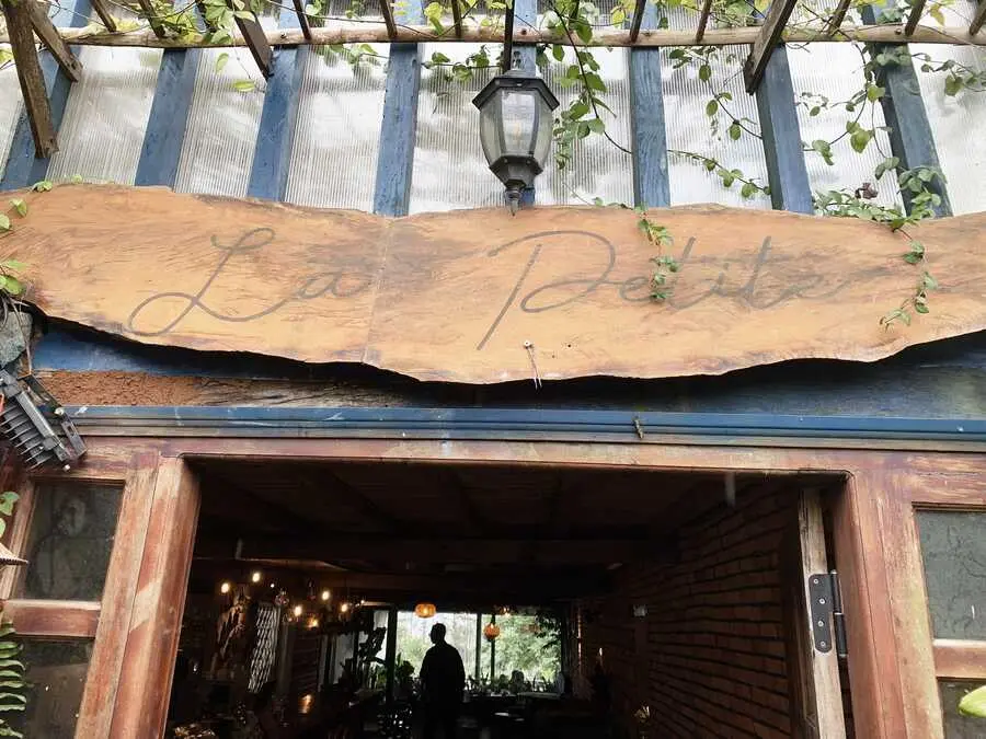 La Petite Cafe Măng Đen, điểm ngắm rừng th&ocirc;ng cực chill tại Kon Tum 2