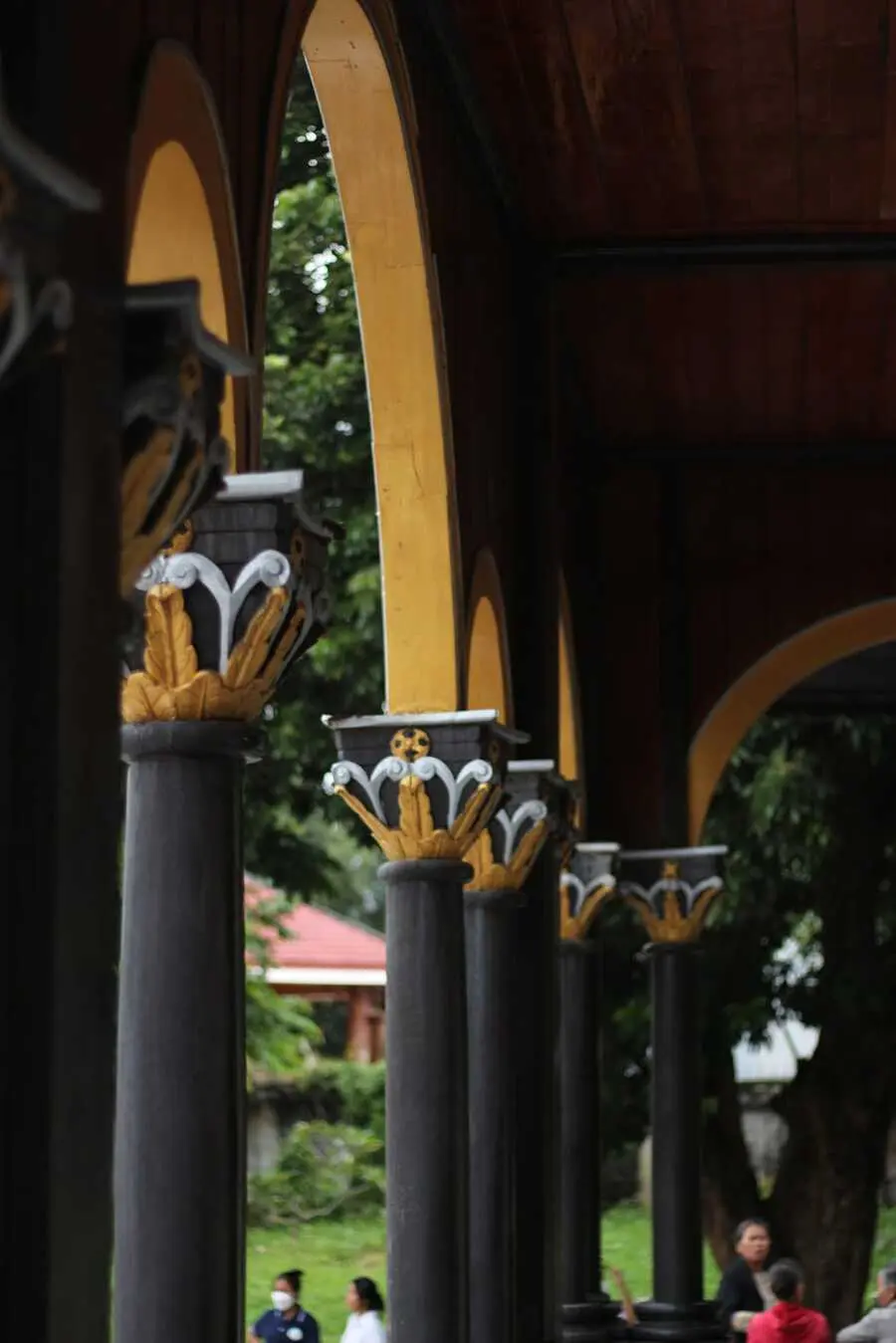 Nh&agrave; thờ gỗ Kon Tum, kh&ocirc;ng gian cổ k&iacute;nh với kiến tr&uacute;c đặc biệt 4