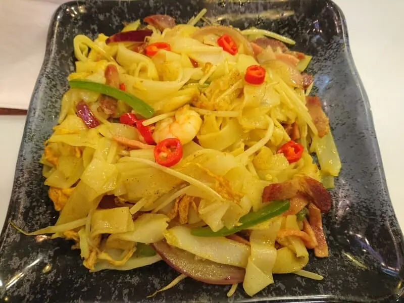 Kh&aacute;m ph&aacute; ẩm thực M&atilde; Lai qua m&oacute;n Char Kway Teow trứ danh 8