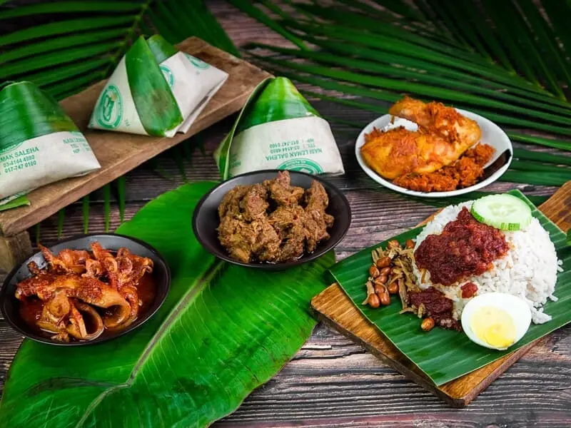 Kh&aacute;m ph&aacute; ẩm thực M&atilde; Lai qua m&oacute;n Nasi Lemak trứ danh 8