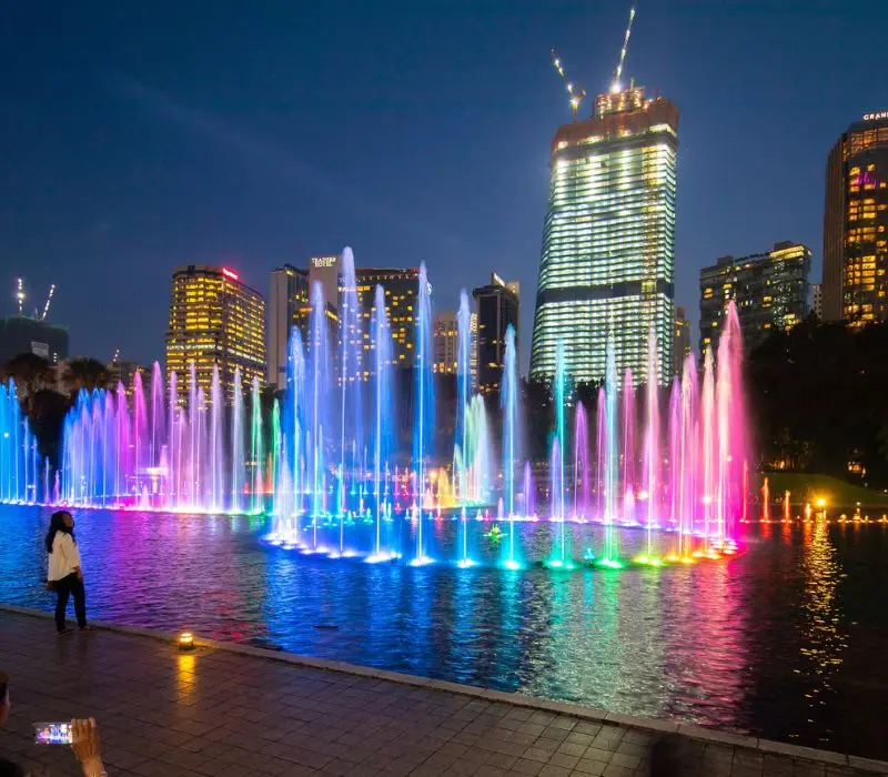 Kh&aacute;m ph&aacute; KLCC, trung t&acirc;m biểu tượng đẳng cấp của Kuala Lumpur 4