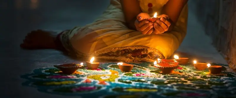 H&ograve;a m&igrave;nh v&agrave;o lễ hội Deepavali ở Malaysia với &aacute;nh s&aacute;ng rực rỡ 3