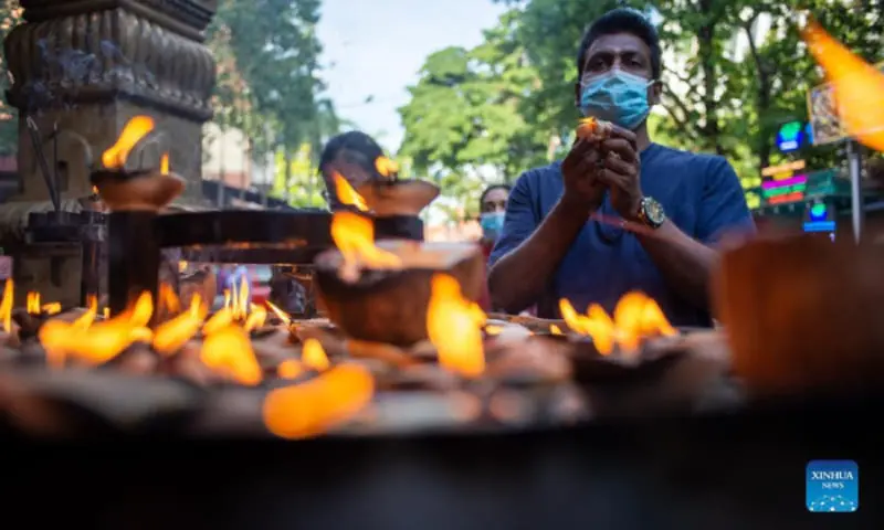 H&ograve;a m&igrave;nh v&agrave;o lễ hội Deepavali ở Malaysia với &aacute;nh s&aacute;ng rực rỡ 6