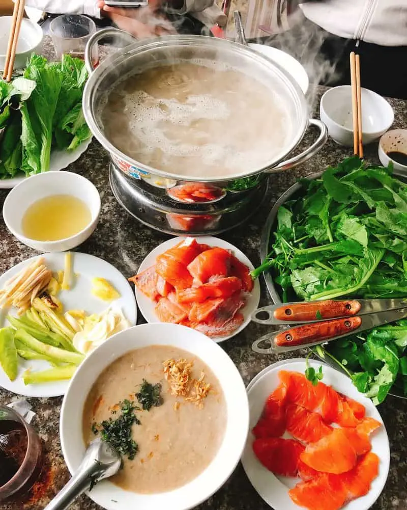 Thưởng thức m&oacute;n ngon với hương vị đặc trưng ri&ecirc;ng tại Nh&agrave; h&agrave;ng c&aacute; hồi 64 8