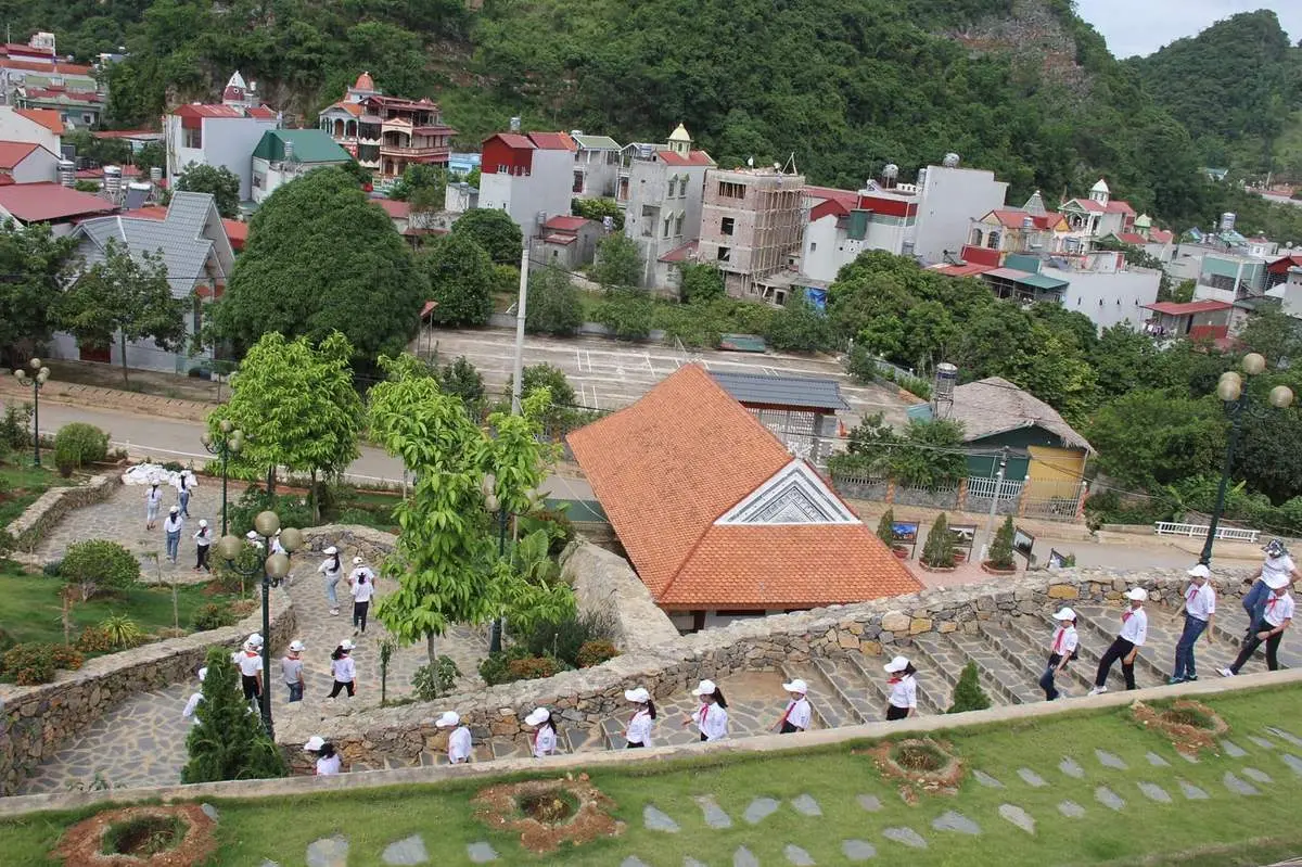G&oacute;i gọn những n&eacute;t đẹp lịch sử trong review L&acirc;m vi&ecirc;n T&acirc;y Tiến Mộc Ch&acirc;u 5
