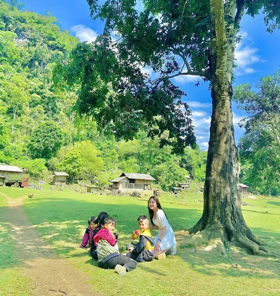 Vi vu Mộc Ch&acirc;u c&ugrave;ng thi&ecirc;n nhi&ecirc;n đất trời đẹp qu&ecirc;n lối về 3