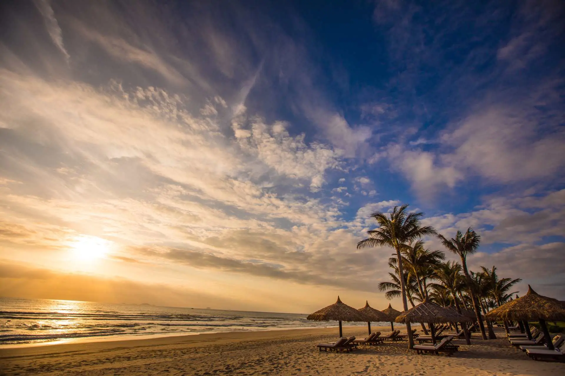 Bãi Dài Nha Trang - Có một thiên đường bình dị nơi hạ giới với biển xanh cát trắng quanh năm sóng xô bờ