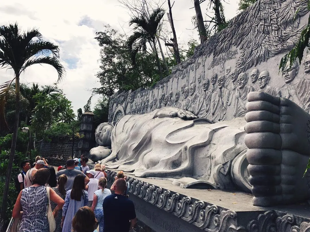 Ch&ugrave;a Long Sơn Nha Trang - Cho&aacute;ng ngợp với vẻ đẹp của bức tượng Phật trắng lớn nhất tại Việt Nam 7