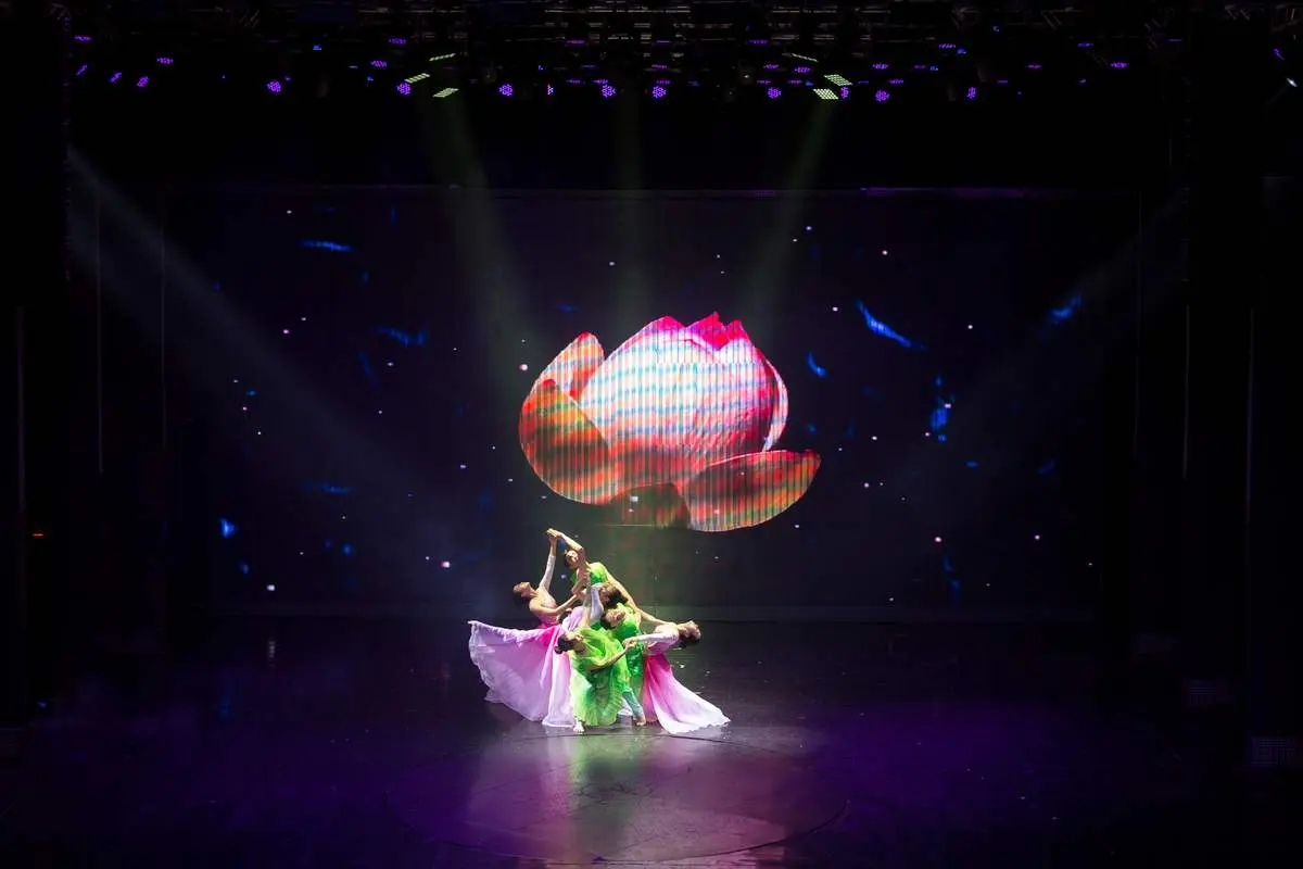Galina Show Nha Trang - Ch&igrave;m đắm trong kh&ocirc;ng gian nghệ thuật đậm n&eacute;t &Aacute; Ch&acirc;u tại th&agrave;nh phố biển 3