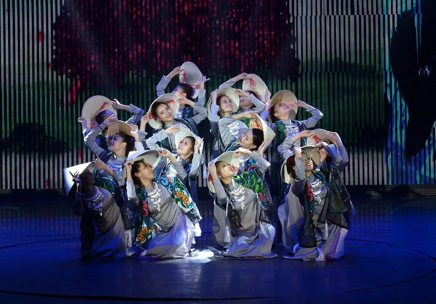 Galina Show Nha Trang - Ch&igrave;m đắm trong kh&ocirc;ng gian nghệ thuật đậm n&eacute;t &Aacute; Ch&acirc;u tại th&agrave;nh phố biển 8