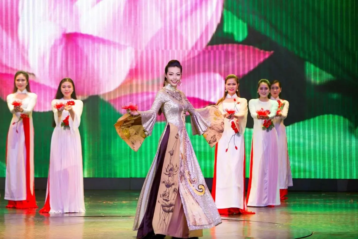 Galina Show Nha Trang - Ch&igrave;m đắm trong kh&ocirc;ng gian nghệ thuật đậm n&eacute;t &Aacute; Ch&acirc;u tại th&agrave;nh phố biển 5