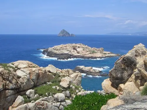 H&ograve;n Sầm Nha Trang - Kh&aacute;m ph&aacute; vi&ecirc;n ngọc xanh ẩn giấu giữa vịnh Nha Phu 4