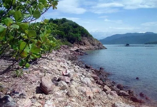 H&ograve;n Sầm Nha Trang - Kh&aacute;m ph&aacute; vi&ecirc;n ngọc xanh ẩn giấu giữa vịnh Nha Phu 10