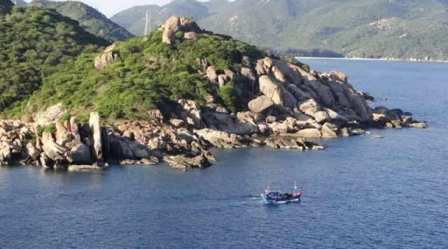 H&ograve;n Sầm Nha Trang - Kh&aacute;m ph&aacute; vi&ecirc;n ngọc xanh ẩn giấu giữa vịnh Nha Phu 3
