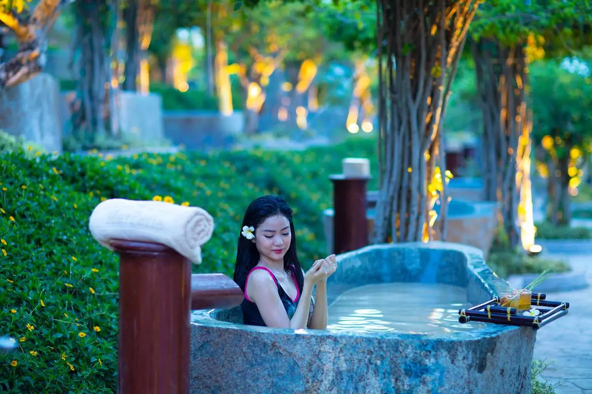 H&ograve;n Tằm Nha Trang - Vẻ đẹp trữ t&igrave;nh thơ mộng giữa đại dương xanh ng&aacute;t 8