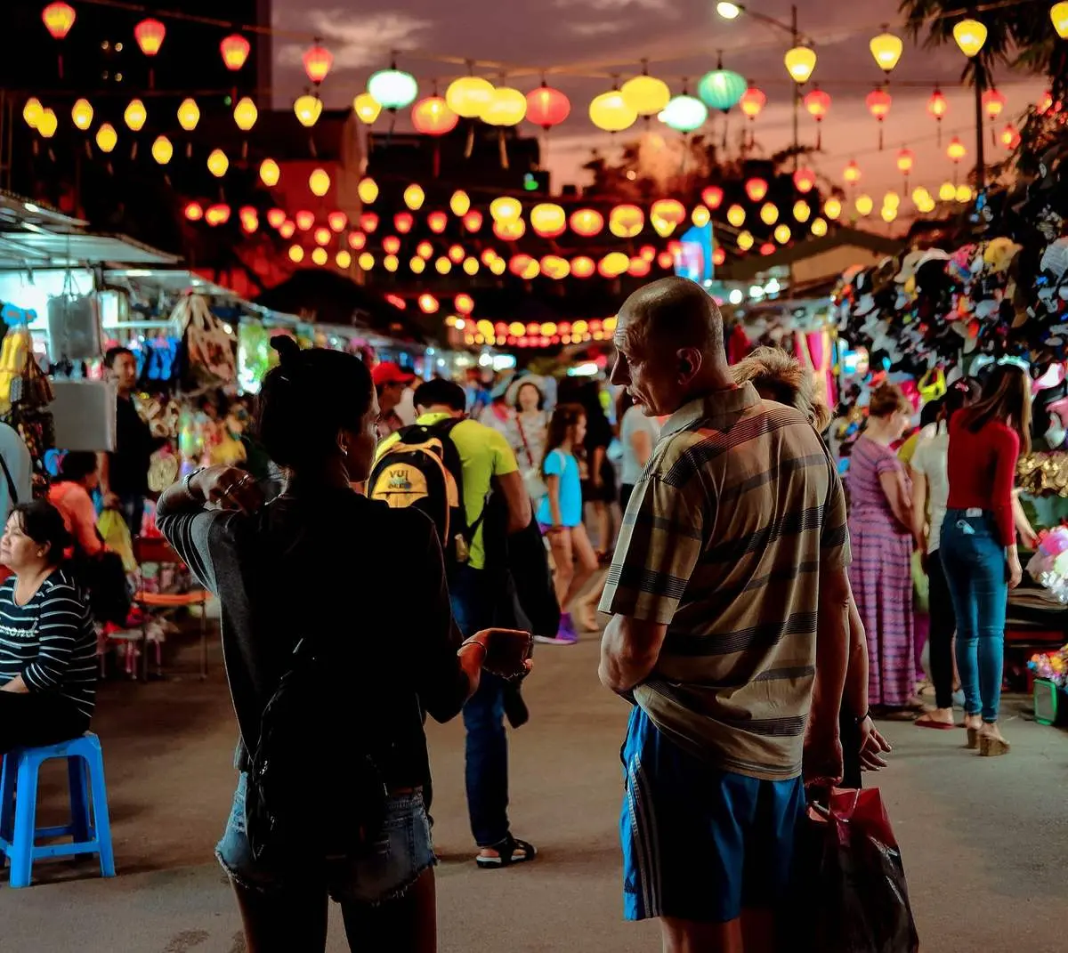 Kh&aacute;m ph&aacute; chợ đ&ecirc;m Nha Trang - Nơi b&aacute;n tất tần tật mọi thứ c&oacute; ở th&agrave;nh phố biển 2