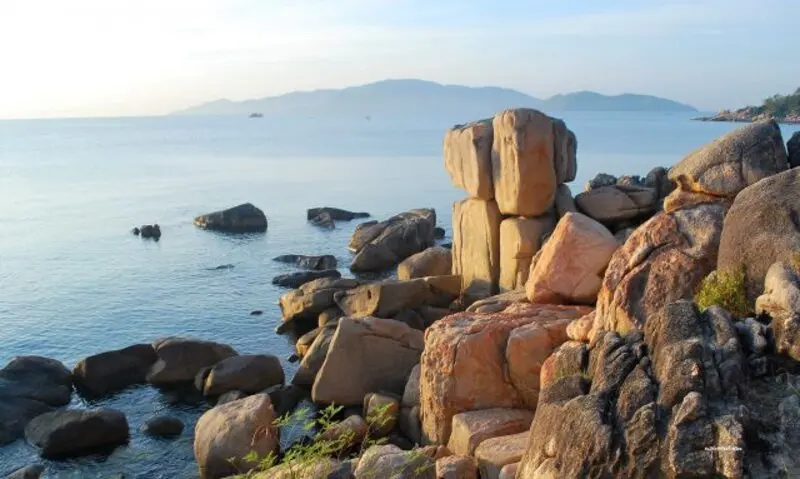 Kh&aacute;m ph&aacute; H&ograve;n Chồng Nha Trang: Thắng cảnh nổi tiếng b&ecirc;n vịnh 8