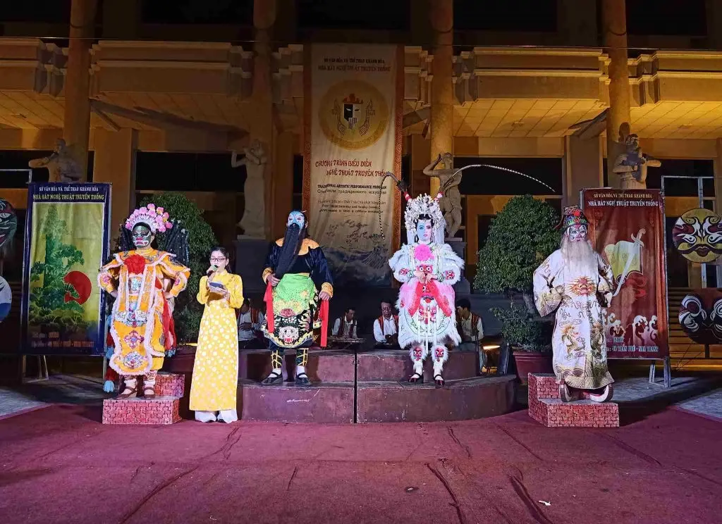 Nh&agrave; h&aacute;t tuồng Kh&aacute;nh Ho&agrave; - &Aacute;nh đ&egrave;n chưa từng tắt tr&ecirc;n s&acirc;n khấu ấy... 2