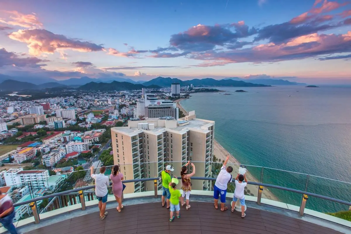 Skylight Nha Trang - 'Quẩy' cực đ&atilde; tại qu&aacute;n bar view xịn s&ograve; nơi th&agrave;nh phố biển 6