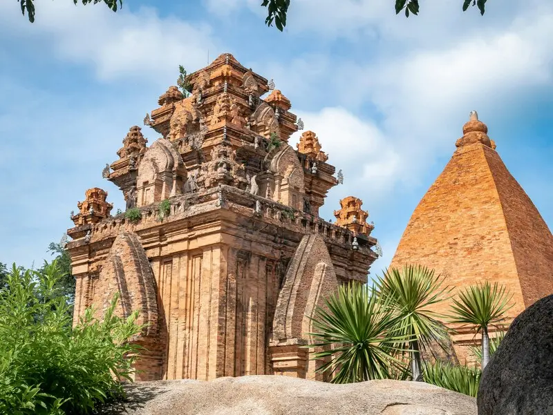 Th&aacute;p b&agrave; Ponagar Nha Trang: Quần thể kiến tr&uacute;c Chăm Pa cổ xưa 8