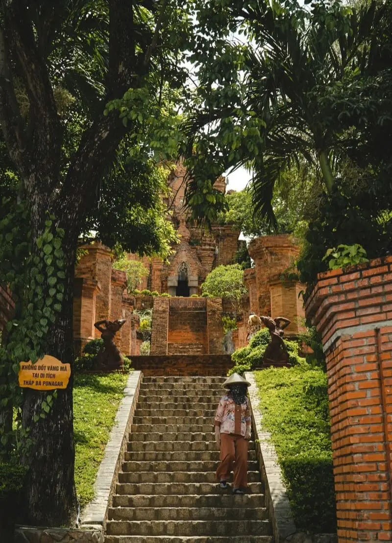 Th&aacute;p b&agrave; Ponagar Nha Trang: Quần thể kiến tr&uacute;c Chăm Pa cổ xưa 5