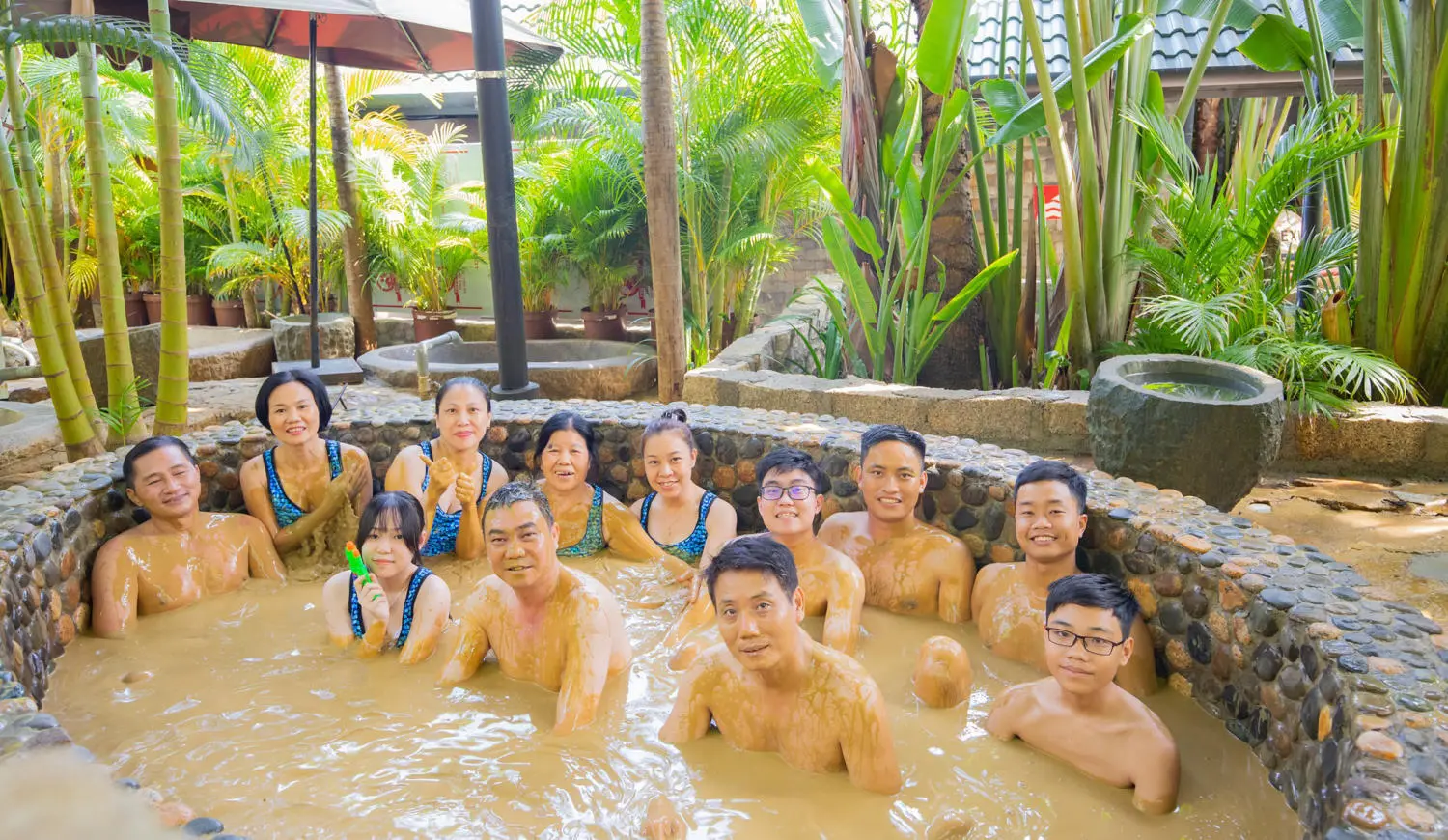 Trải nghiệm ng&acirc;m b&ugrave;n n&oacute;ng tại khu du lịch Trăm Trứng Nha Trang 11