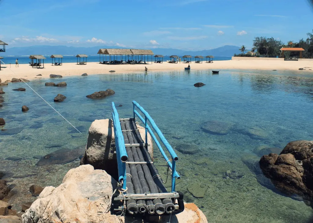 Đảo Yến - Hòn Nội Nha Trang, Chốn thiên đường ảo huyền với màu biển xanh
